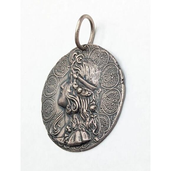 Large Sterling Silver Beautiful Art Nouveau Woman Lady Detailed Vintage Pendant - Picture 5 of 11